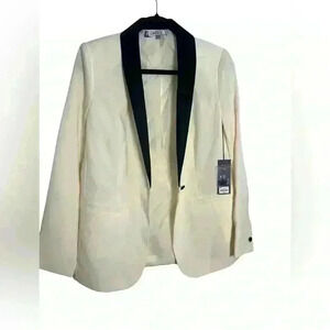 Women’s Jennifer Lopez Cream & Black Blazer NWT Size Mediun